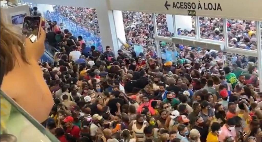 Brasil: reabrió un shopping y colapsó de gente, horas más tarde fue cerrado por la policía 