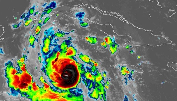 Huracán Ida toca tierra en Louisiana como tormenta categoría 4