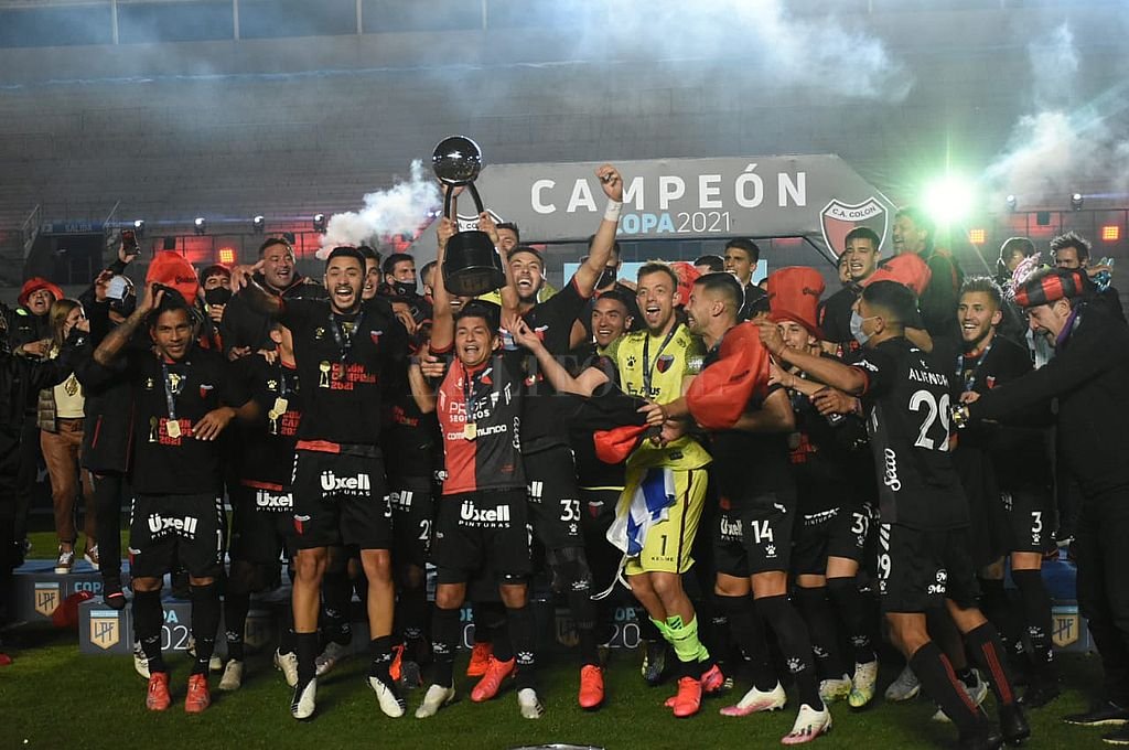Colón es campeón del fútbol argentino por primera vez