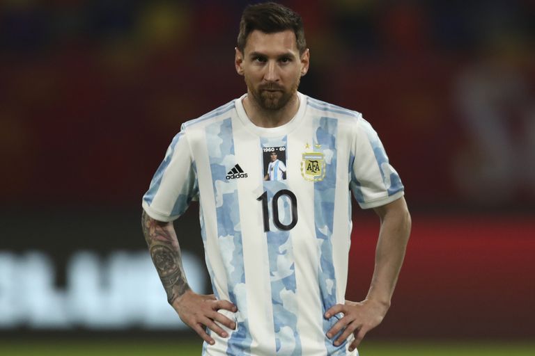 Argentina empató contra chile en su debut 