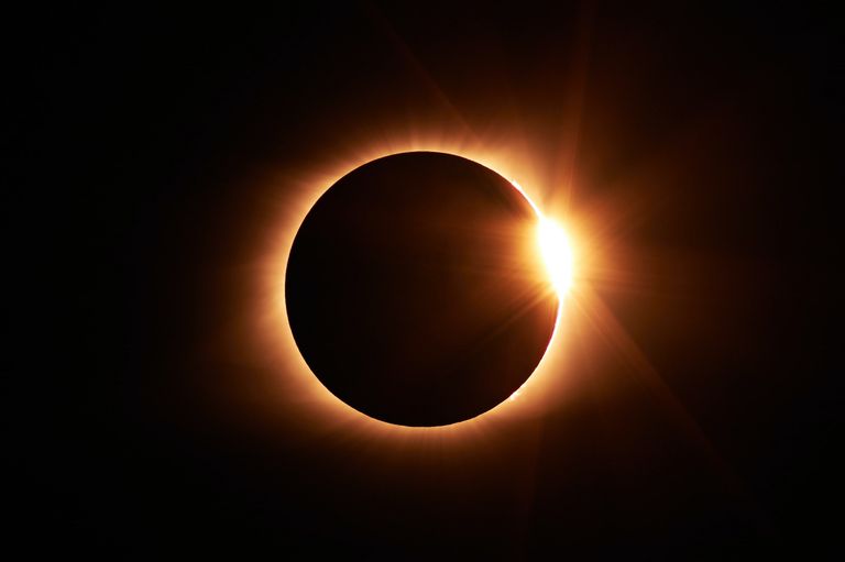 Impresionante eclipse solar que oscureció la Antártida 