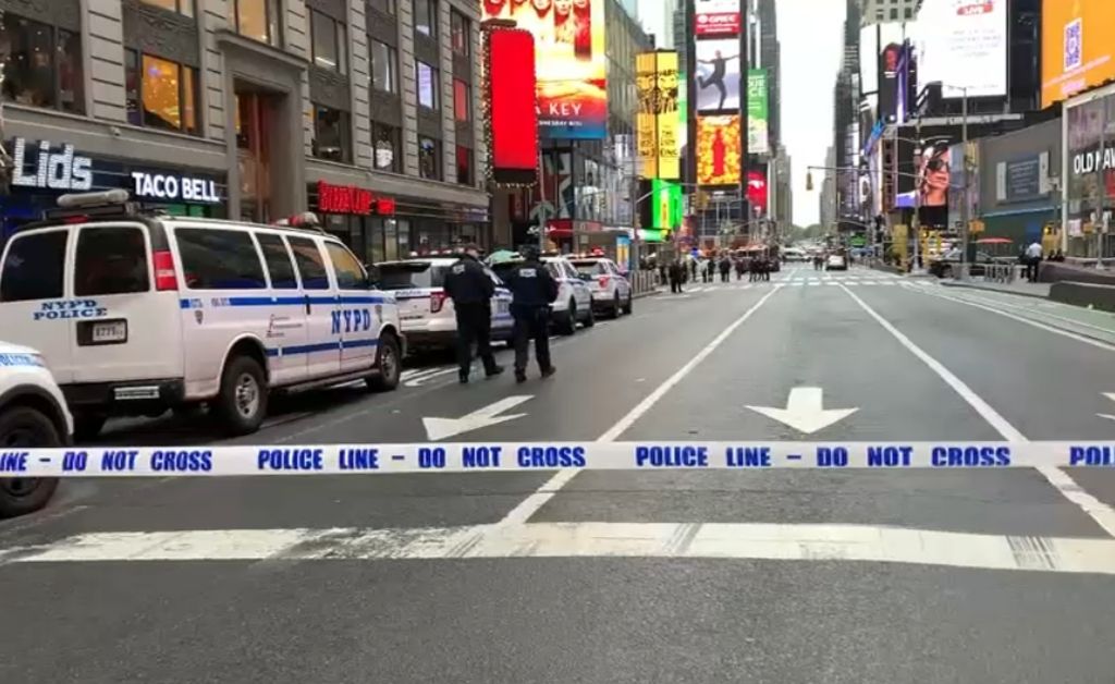 Estados Unidos: dos tiroteos en un mismo día, uno en Times Square y otro en un shopping de Miami 