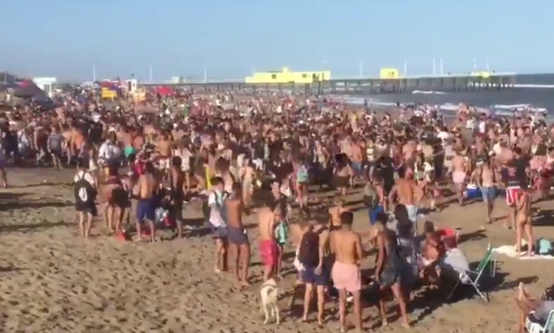 Las playas de Pinamar custodiadas debido a la multitud de jóvenes que se aglomeran