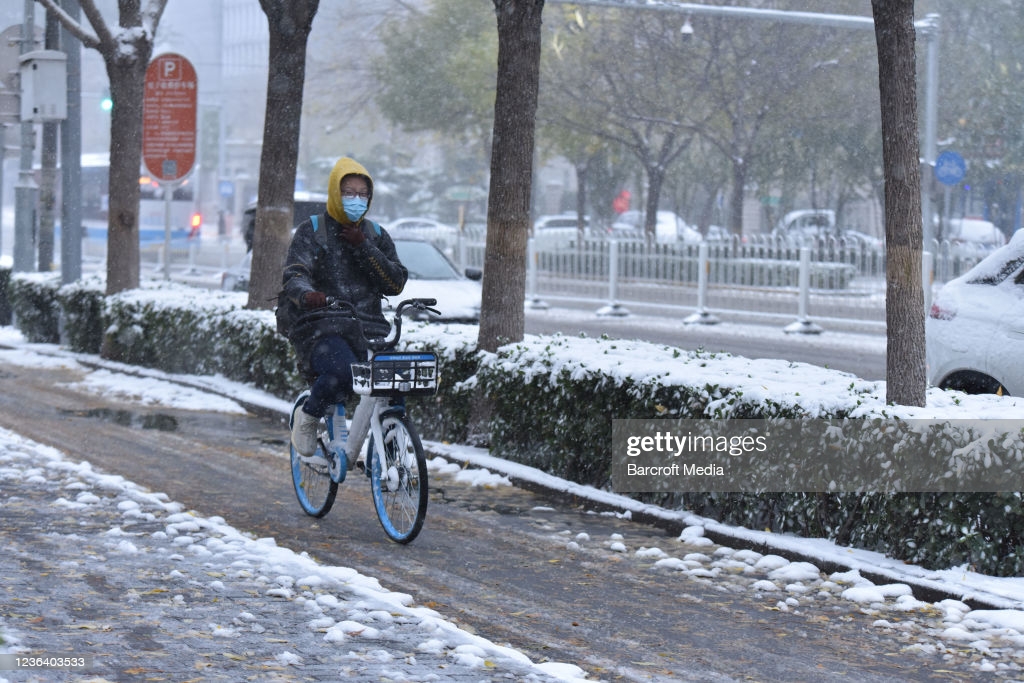 China en alerta naranja por fuertes tormentas de nieve 