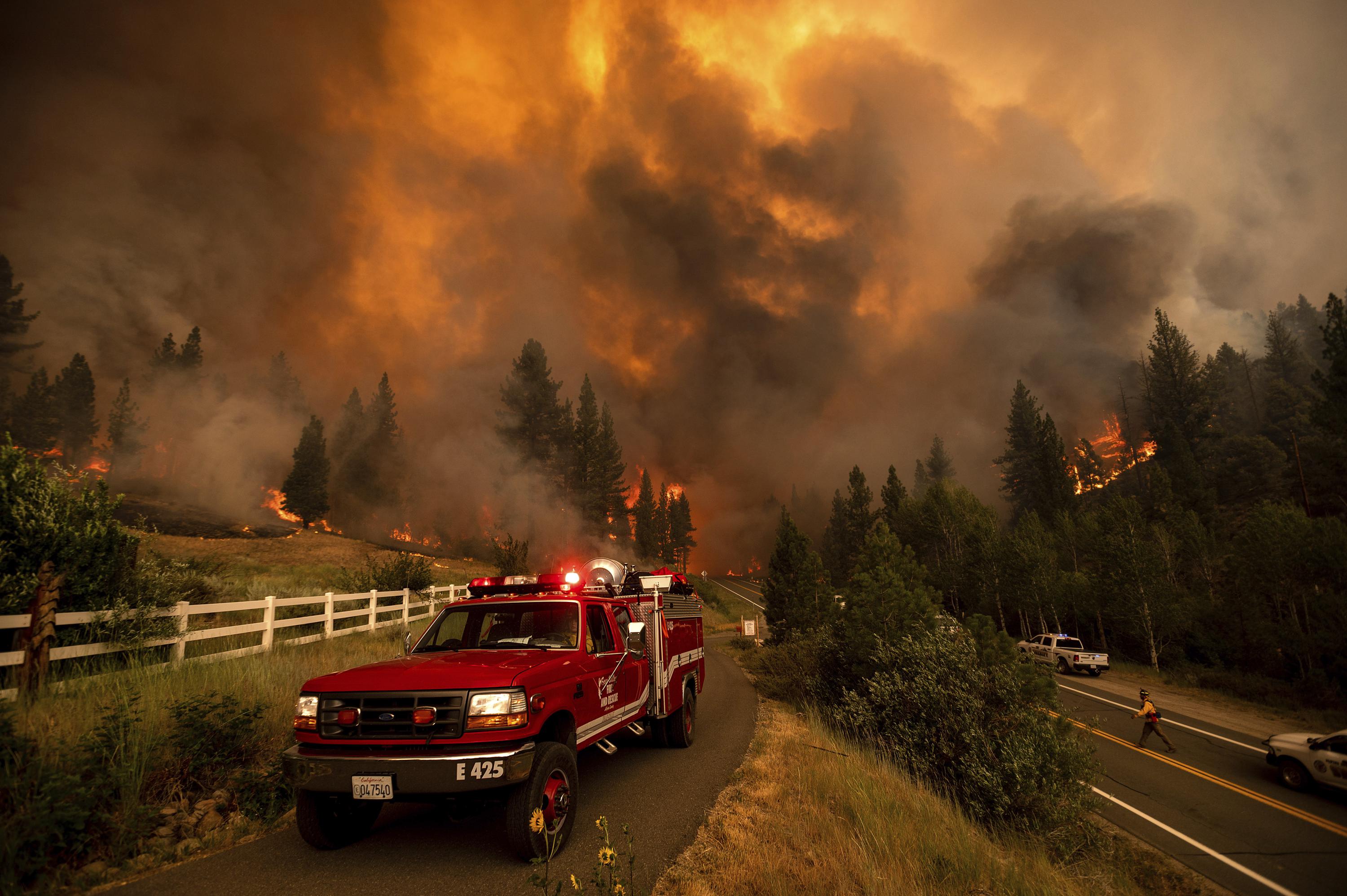 Arde el oeste de EE.UU, el fuego ya es más grande que la ciudad de Los Ángeles