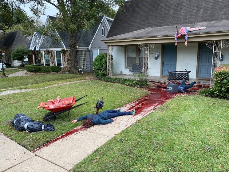 Halloween en USA: decoro su casa simulando un crimen y asustó a los vecinos 